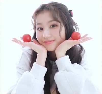 210315 - Sana is the cutest