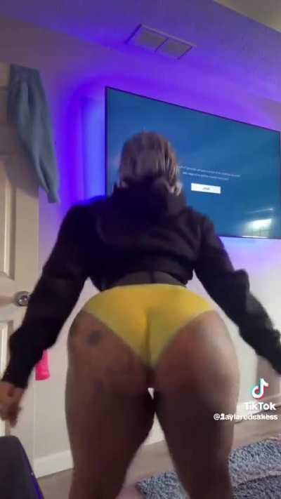 Layared Tiktok Twerk