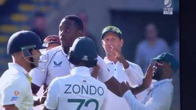 Why he do him like that😭