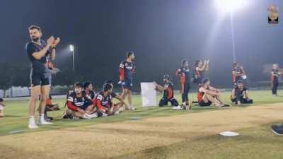 Virat Kohli cheers for RCB Bowlers at 'The Yorker Challenge'