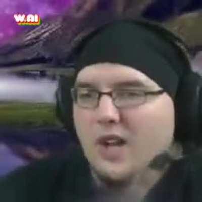 Foda feels like an astronaut in the ocean 😔