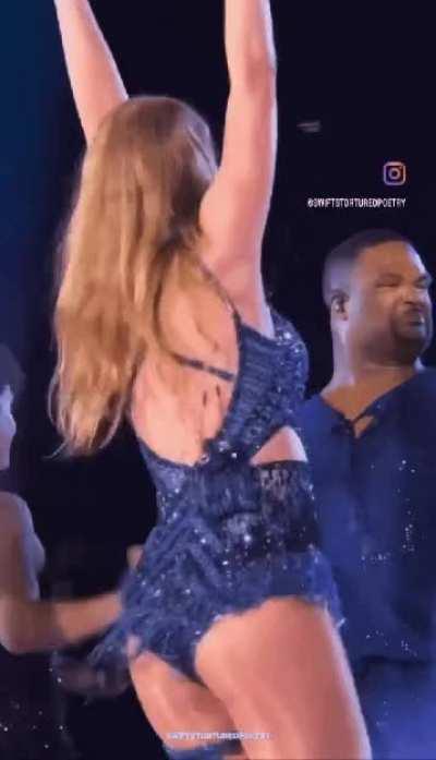 Taylor Swift is such a ball draining doll😱💦