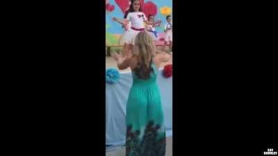 Proud daddy recorded his daughter's performance. Sometimes you see she in the background.