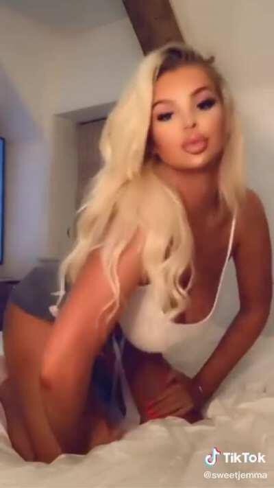 A real dirty girl 😏