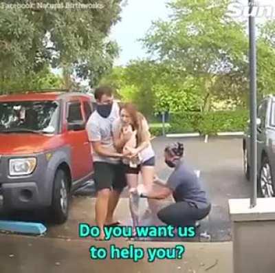 Just randomly giving birth on a street. not a big deal