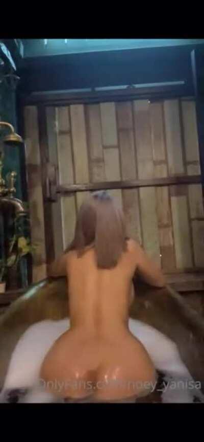 Showing that ass in the tub 🛁