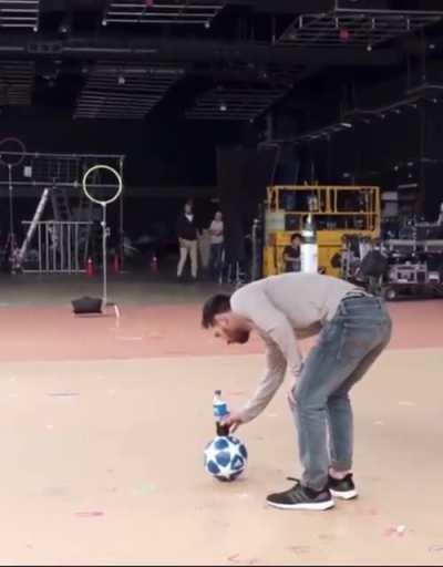 How Messi does a bottle flip
