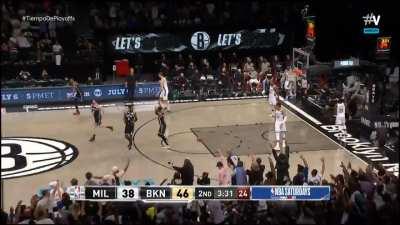 [Highlight] Kevin Durant swishes the triple and asks for a foul call