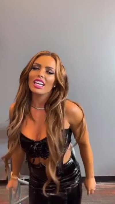 Snowhite Goddess Mandy Rose