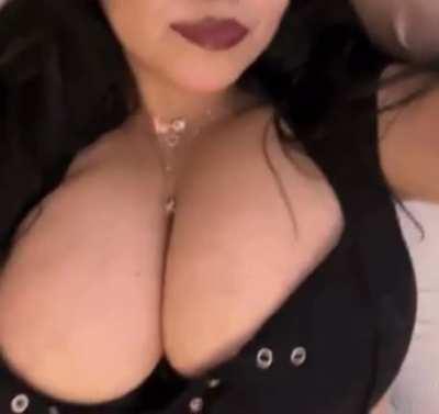 @sluttygorelover is her IG/tiktok. anyone got her old stuff?