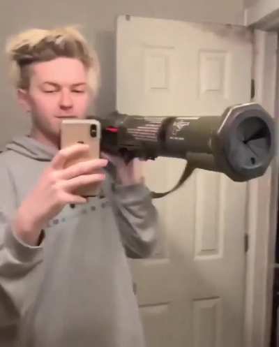 Weiland armed with Original U.S. M163 AT-4 Recoilless Smoothbore 84mm Anti-Tank Launcher. (2019)