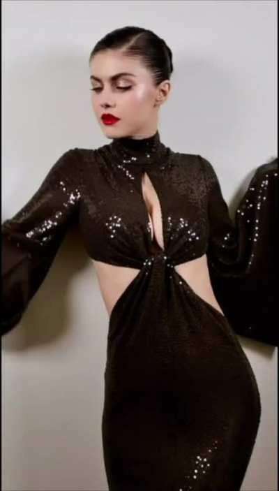 Alexandra Daddario (IG)