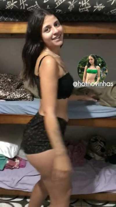 what's her name? / qual o nome dela?