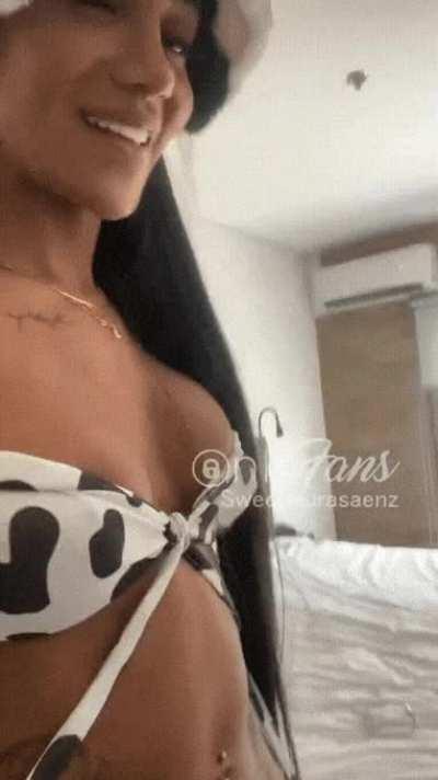 laura saenz 🤍🖤🤍