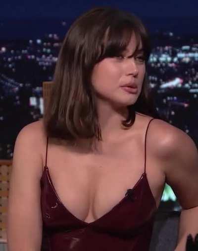 What is Ana talking about in this clip? (Wrong answers only) 