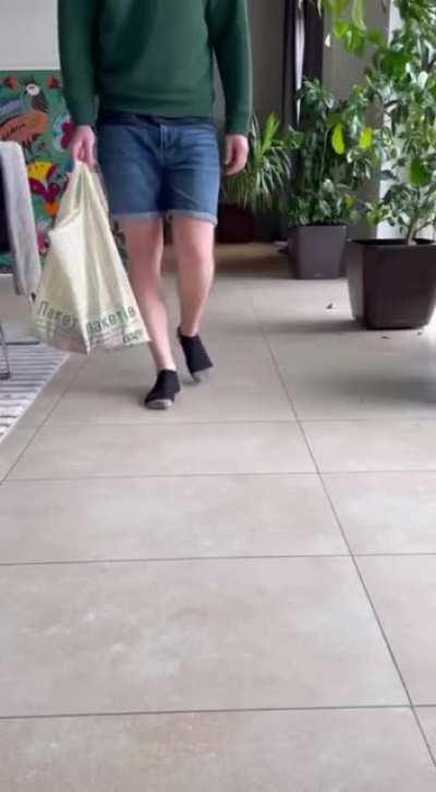 Stop bumping into your groceries, by placing the bag correctly in your hand