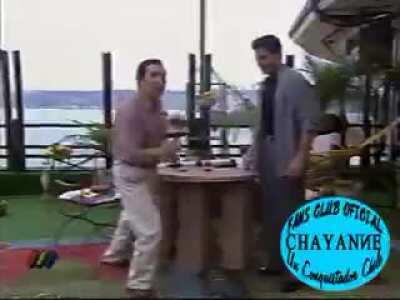 Julio Videla y Chayanne jugando al emboque.