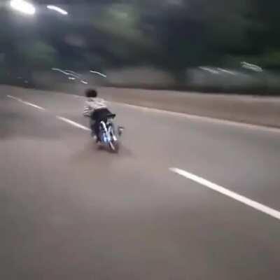 Orslok cuando ve una mujer sin simpear