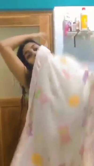 wait for that expression. Upvote for more of her.