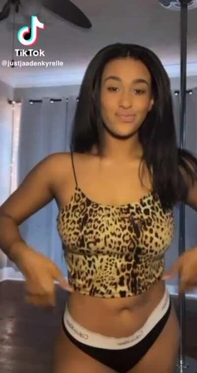 Wait for those tits😈😜