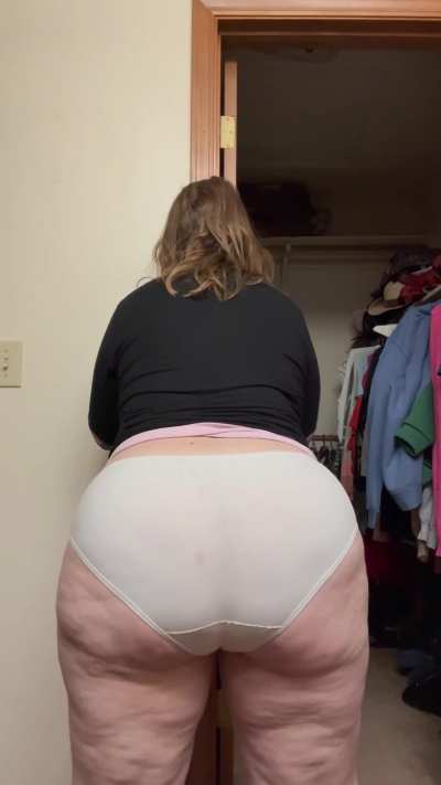 These white undies are gonna be so dirty after all these farts 💨 today! Wanna sniff? 😈