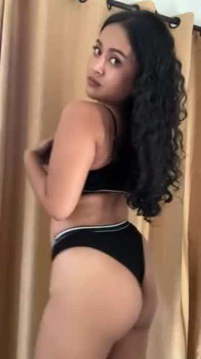 This is my “I wanna get dick tonight” dance 🍆💃🏻