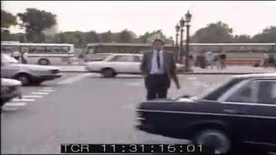 In 1984 a German correspondent in Paris explains how to cross Place de la Concorde. “Walk in a steady pace and never look at the drivers, then they’ll think you need to stop for them.”