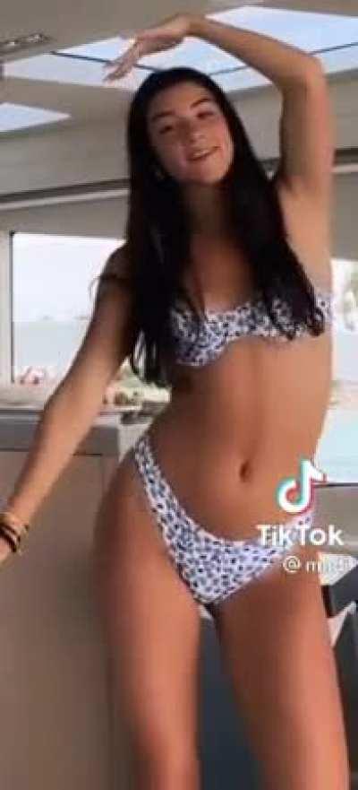 Need to see the rest of those tan lines😍