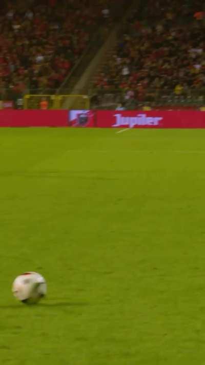 A better angle of Leandro Trossard's insane skill + nutmeg against Azerbaijan