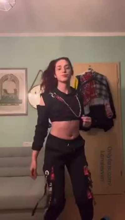 [Reddit] im a magician, i can make my cloth disappear🥰