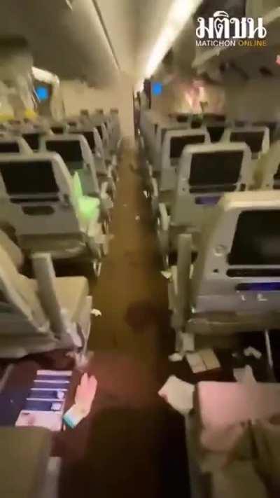 Aftermath video showing the cabin of Singapore Airlines flight SQ321 after experiencing severe turbulence that killed one person.