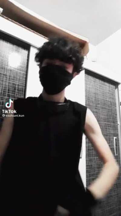 لما اخلص ناروتو في اسبوع😂😂