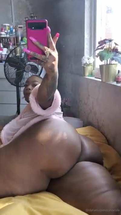 She’s just laying there waiting to get pounded 😩😅👀😍😈🍑🍆