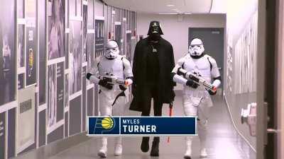 [Highlight] Myles Turner arrives dressed as Darth Vader for the Pacers’ Star Wars Night