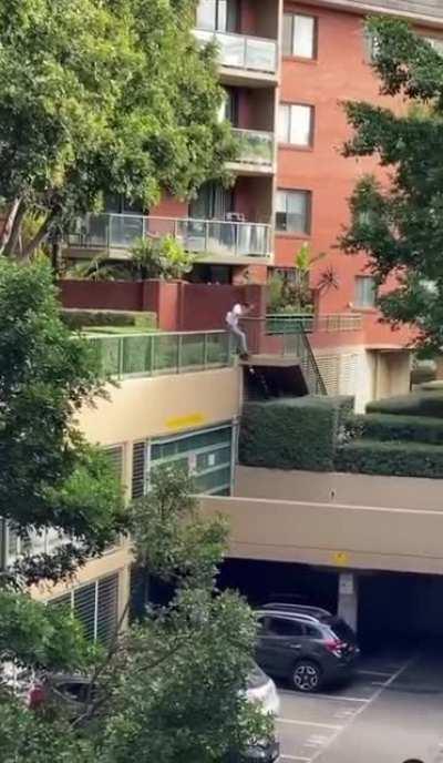 HMRB while i drop 5 meters on concrete