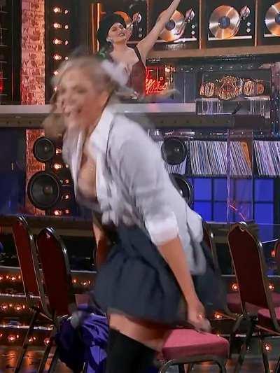 Kate Upton's big tits jiggling after she flashes her ass