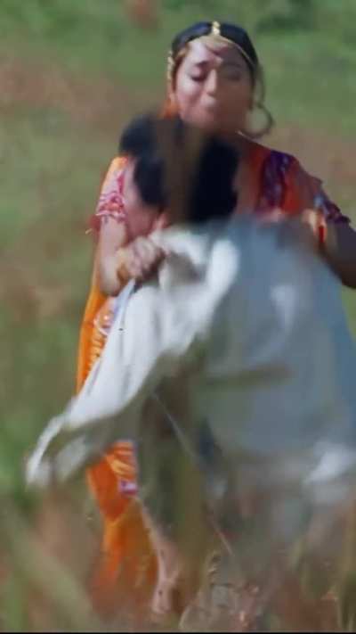 Lucky Rishi getting Crushed by Madhuris Cleavage