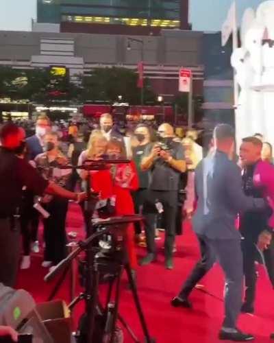 Conors reaction after MGK refused to take a picture with him at VMAs