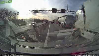 WCGW if i dont keep enough distance with my truck loaded full with slaughterhouse waste.