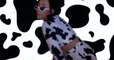 Me pretending to be a cow so I can get combo'd by Alistar's blue bull cock 🐮🍆🔵