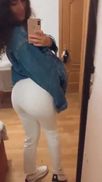 la perra culona de veeroo 💦