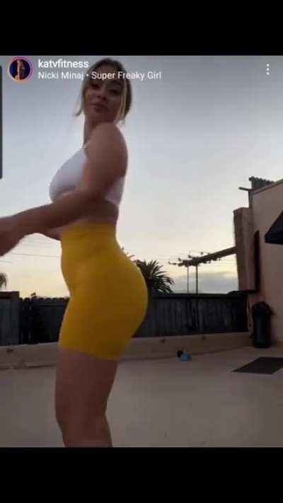 Don't think mustard yellow ever looked this good..