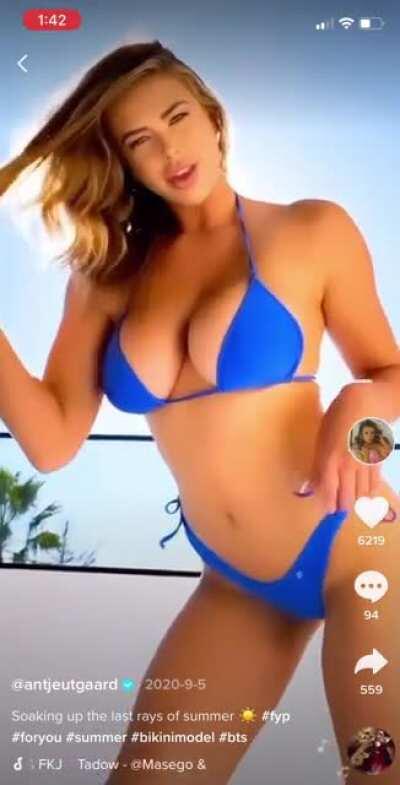 Antje from the Rone Xmas video