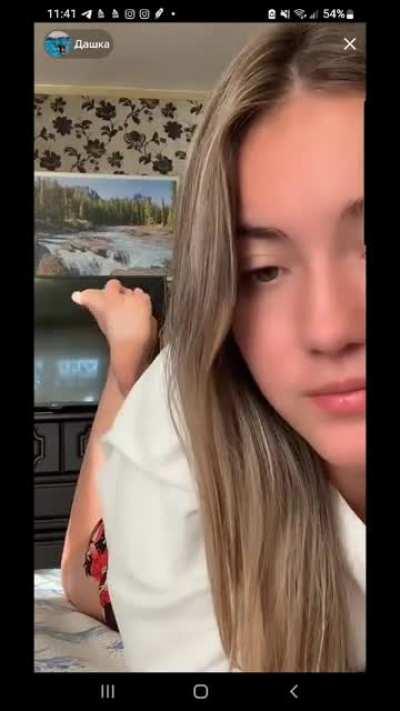 beautiful feet beautiful girl