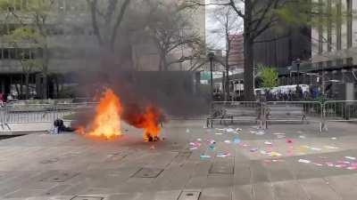guy sets himself on fire outside the NYC Trump trial courthouse