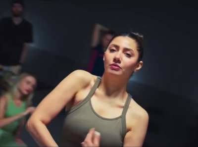 mahira in tanktop