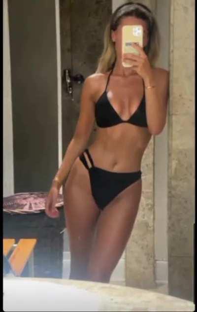 Fortsätter med tease, hon vet vad vi vill ha😍