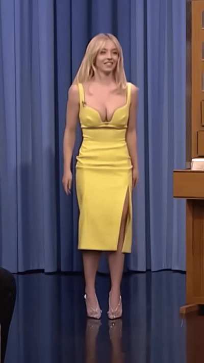 Sydney Sweeney - Bouncing Up and Down