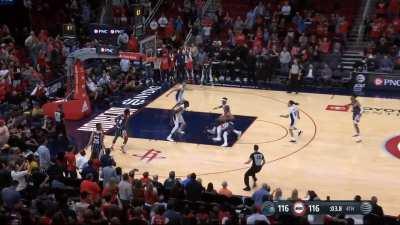 [Highlight] Eric Gordon gives the Rockets a 2 point lead with 1.6 remaining