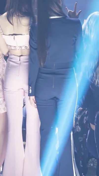 Queens 🍑 twice (compilation)